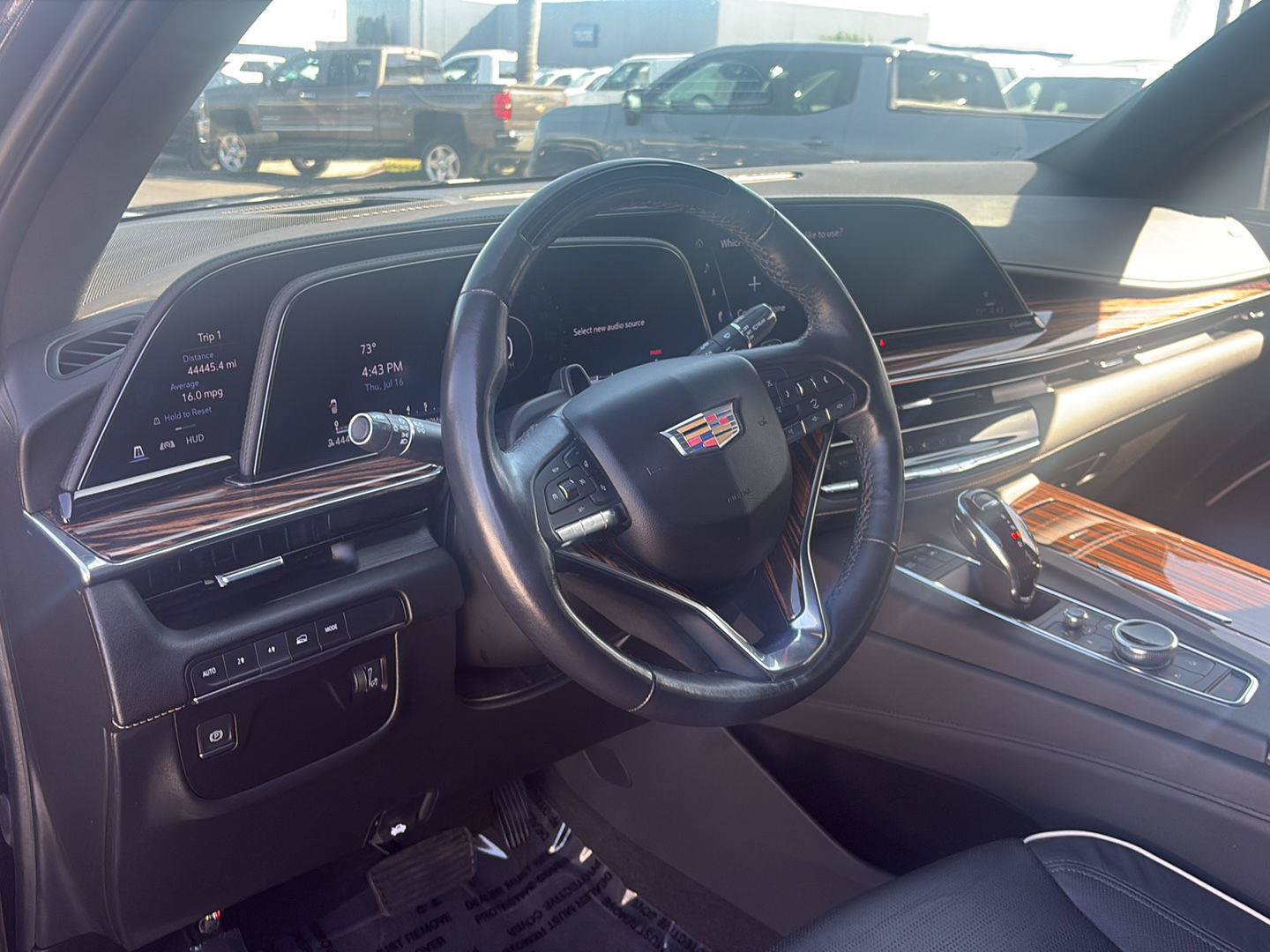 Used 2024 Cadillac Escalade Premium Luxury AWD/4WD image 16
