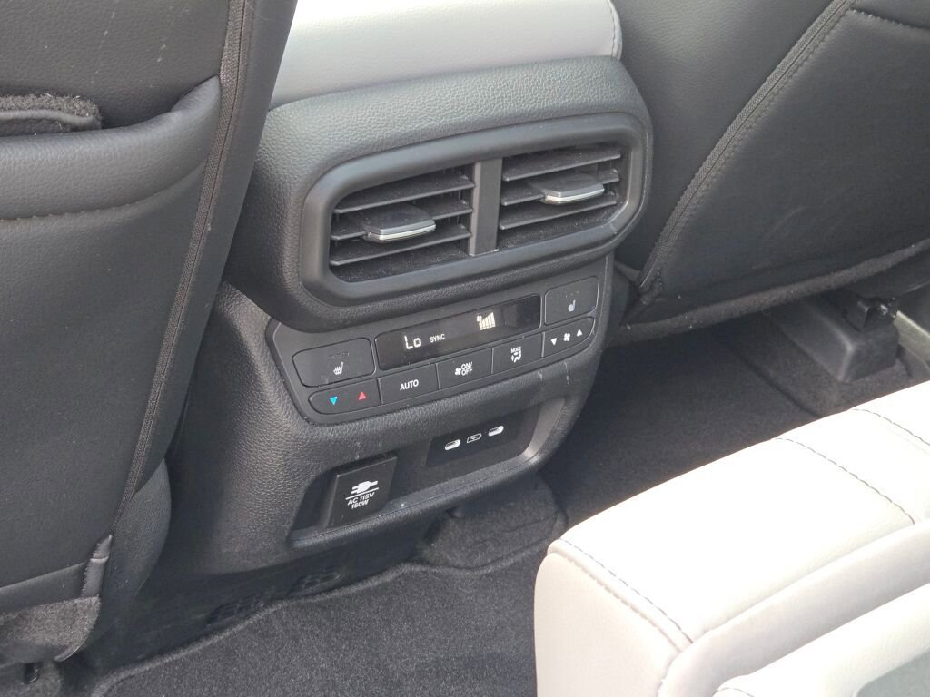 Used 2025 Honda Pilot Elite image 23
