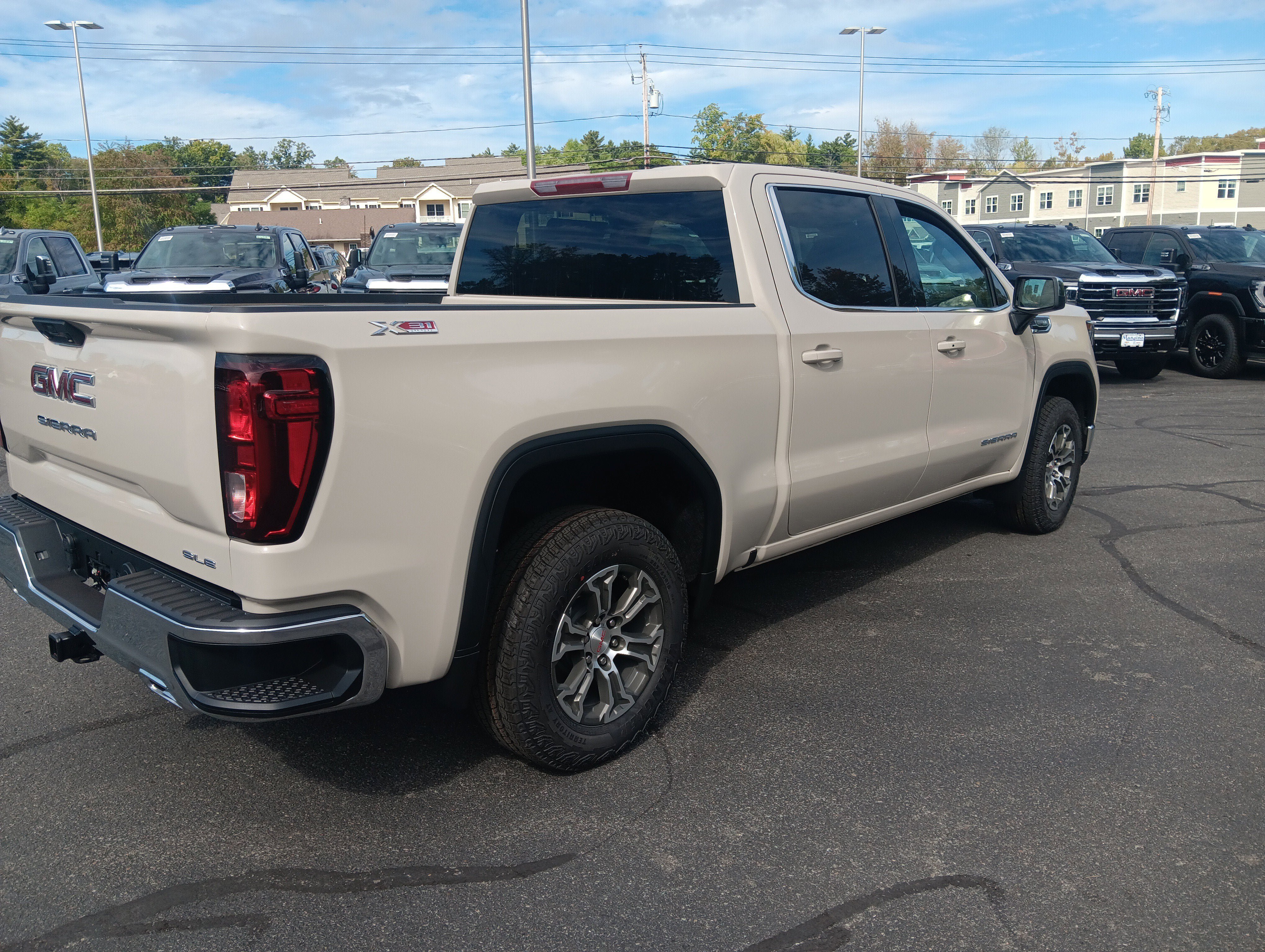 New 2026 GMC Sierra 1500 SLE w/ X31 Off-Road Package AWD/4WD image 6