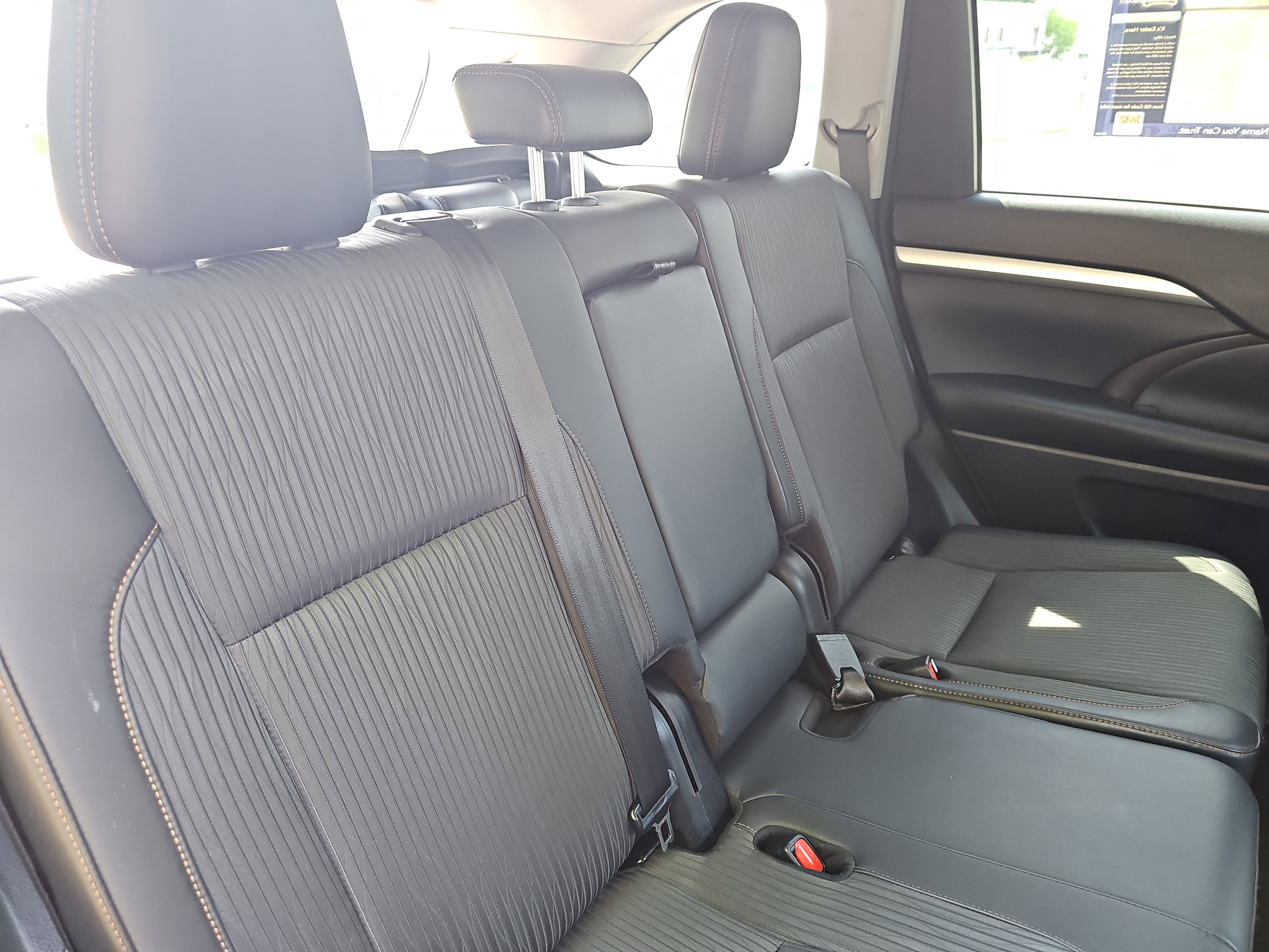 Used 2017 Toyota Highlander Plus FWD image 12