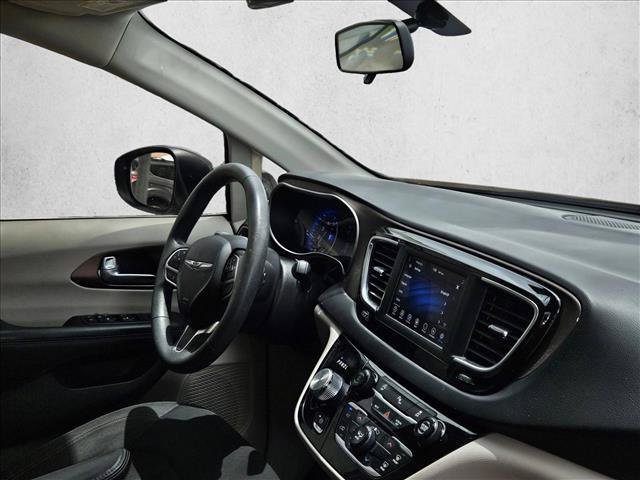 Used 2018 Chrysler Pacifica LX FWD image 10