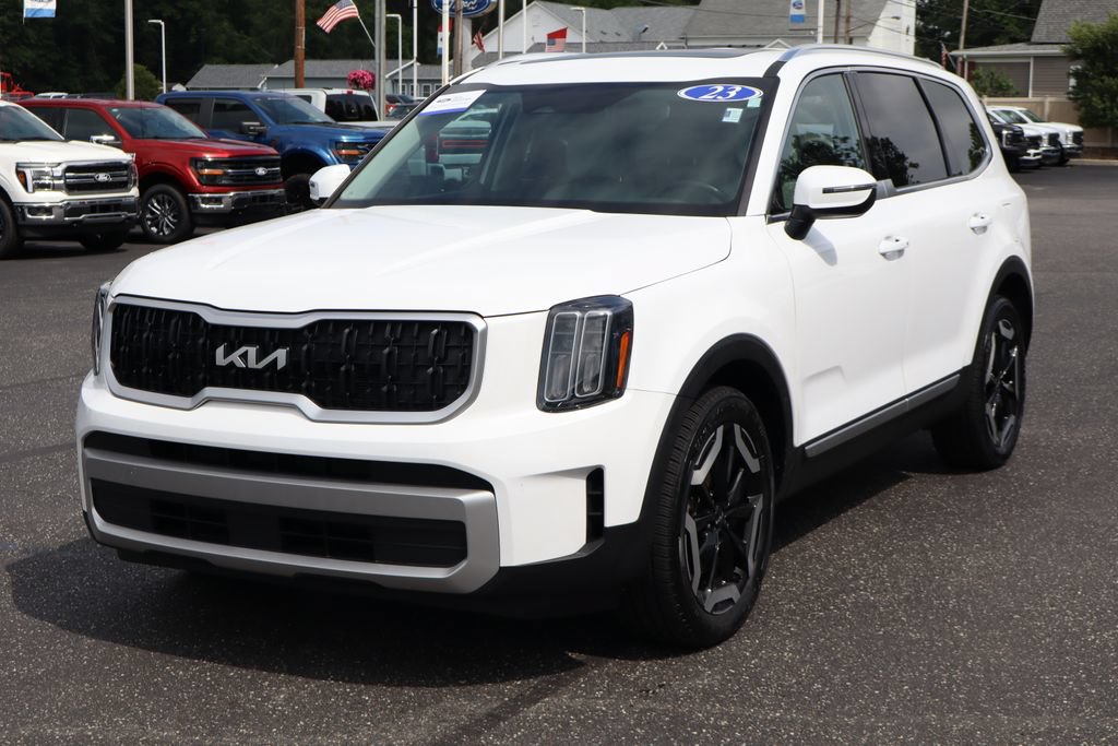 Used 2023 Kia Telluride EX w/ EX Captain's Chair Package AWD/4WD image 14