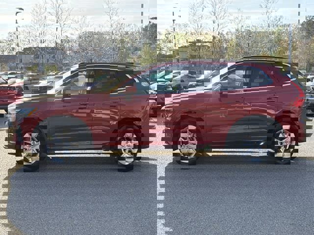 Used 2022 Volvo XC60 B5 Momentum image 6