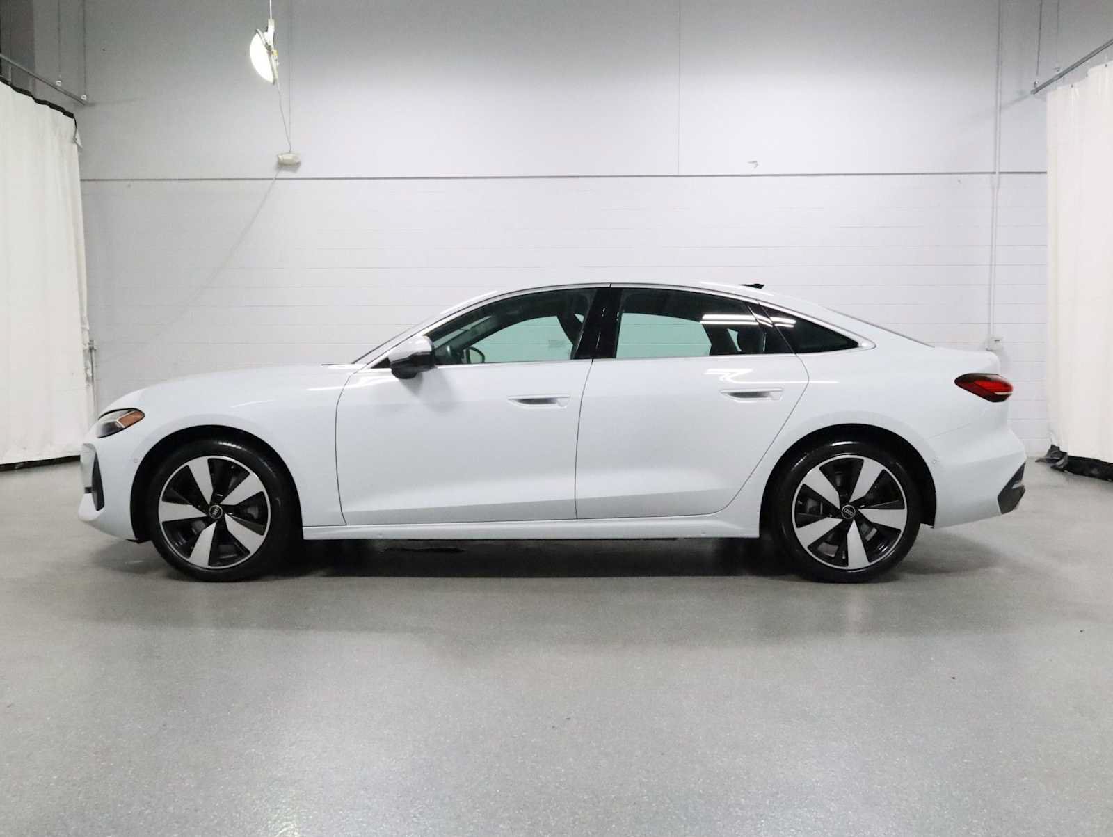 Used 2025 Audi A5 2.0T Premium Plus w/ Premium Plus AWD/4WD image 2