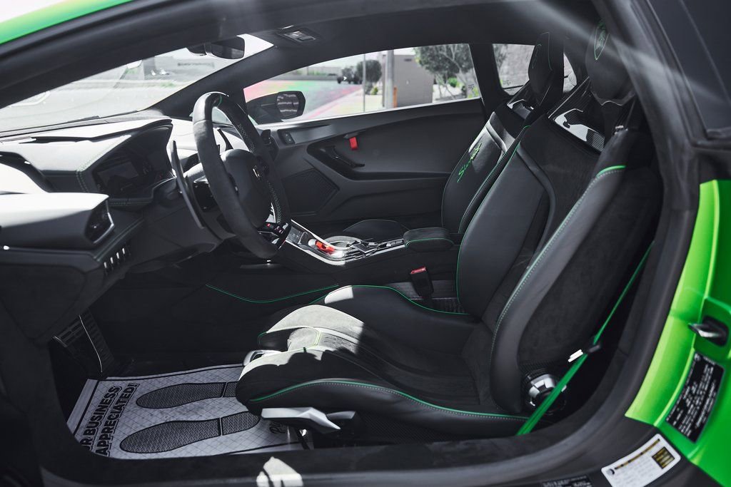 Used 2024 Lamborghini Huracan Sterrato image 32