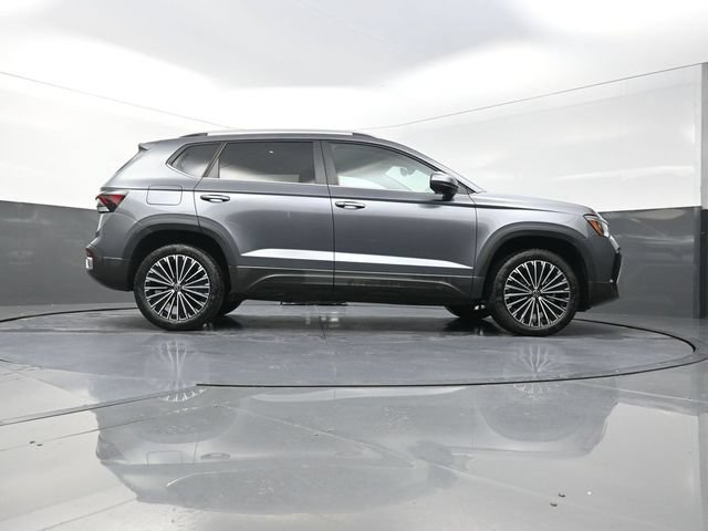 Used 2026 Volkswagen Taos SE FWD image 37