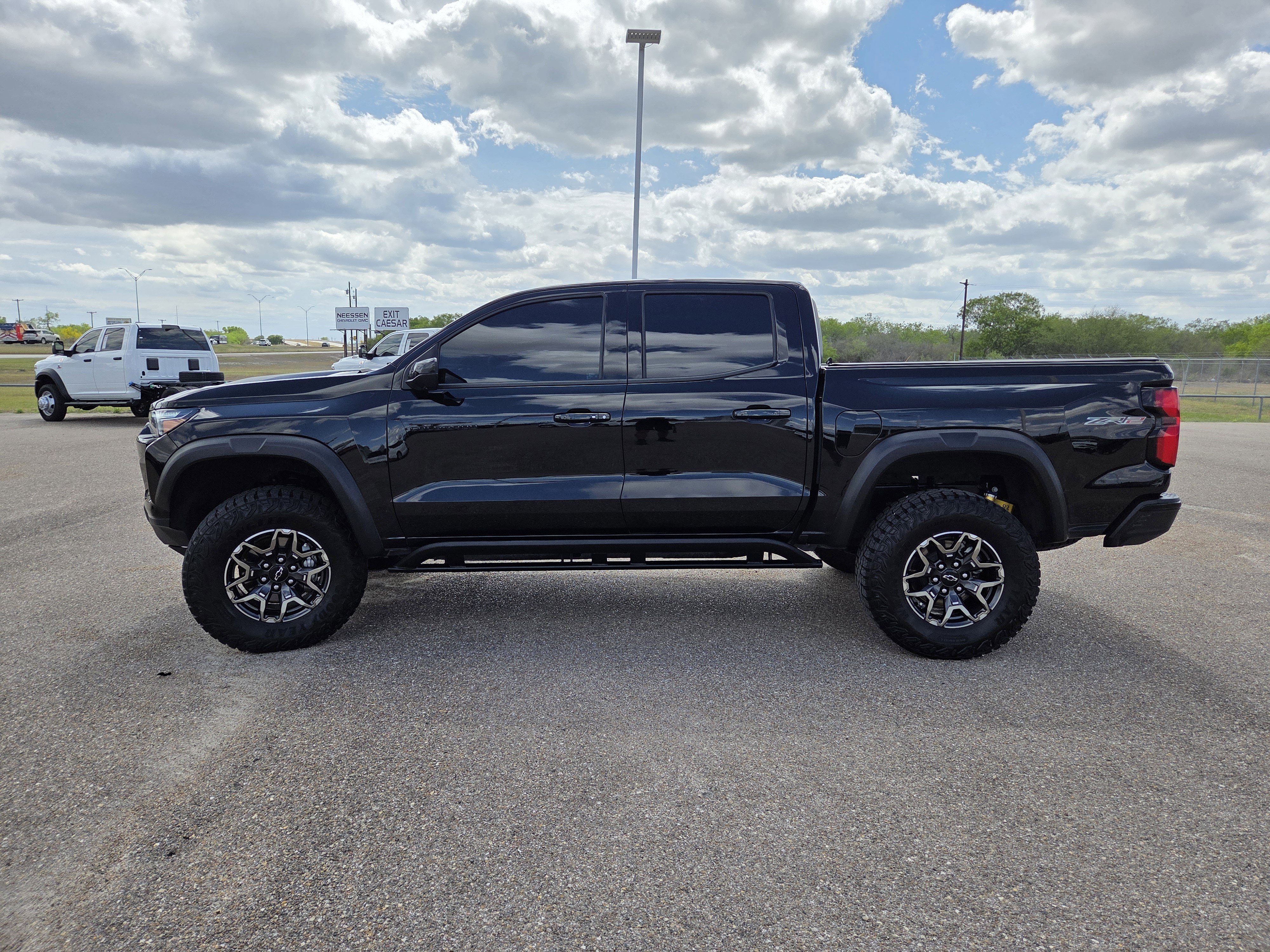 Used 2024 Chevrolet Colorado ZR2 w/ ZR2 Convenience Package III image 4