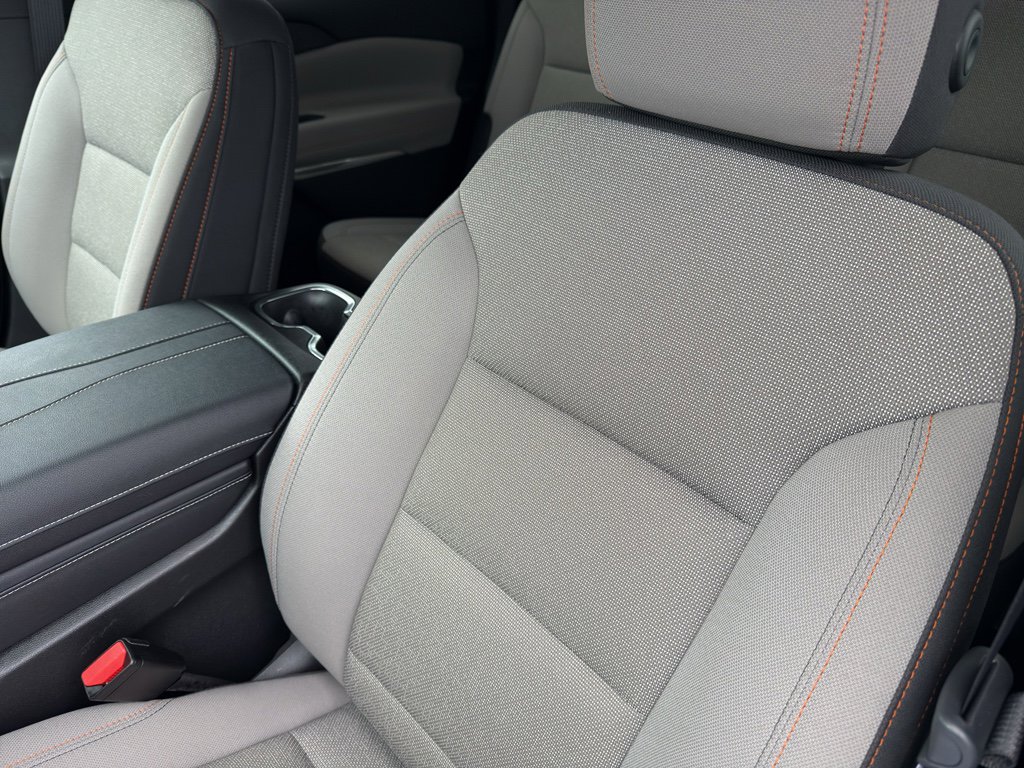 Used 2025 Chevrolet Traverse LT image 13