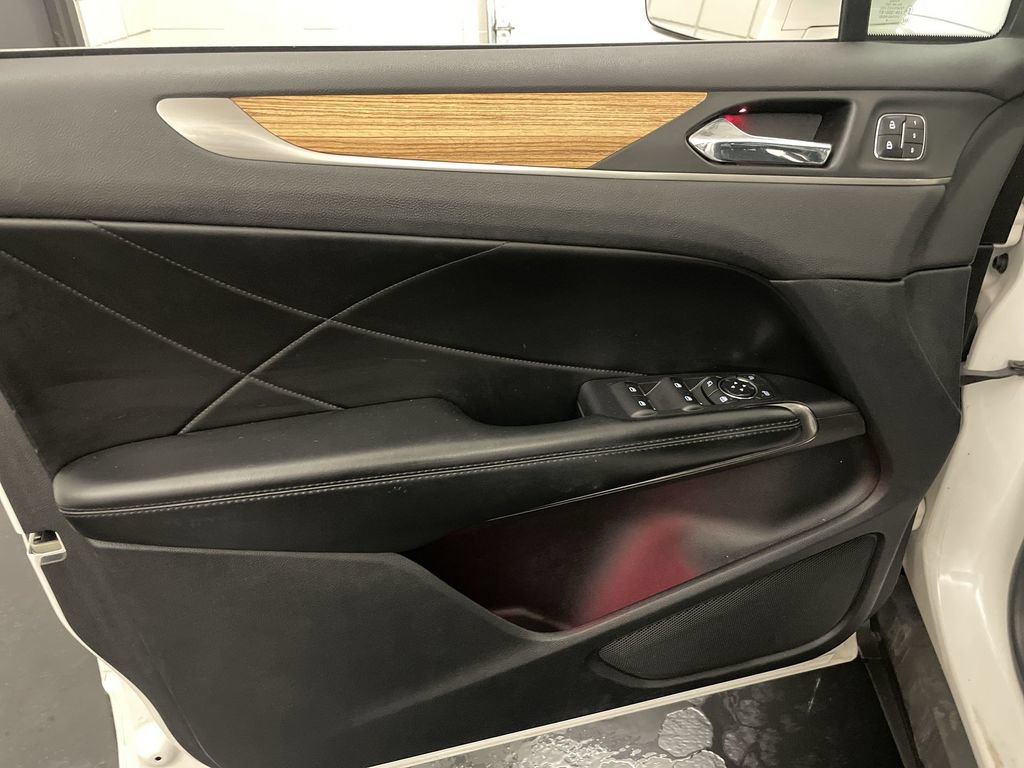 Used 2015 Lincoln MKC AWD w/ Equipment Group 101A Select image 16