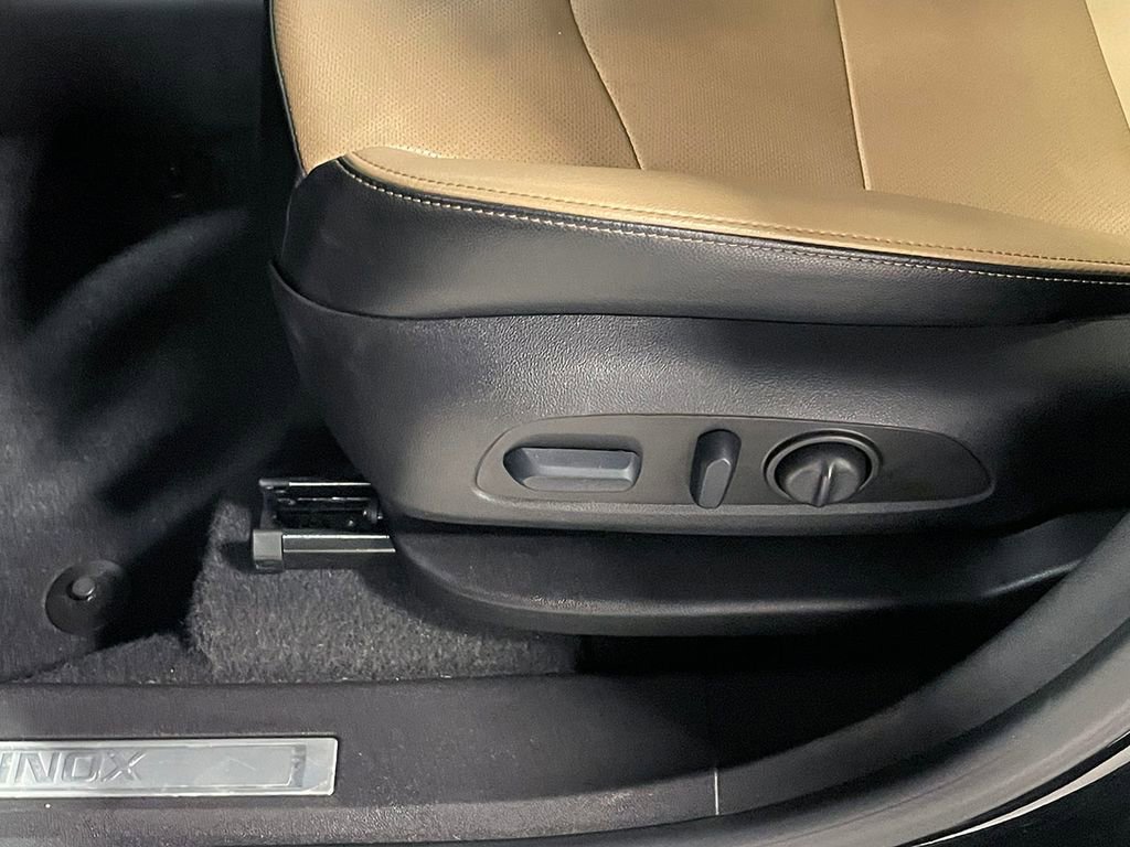 Used 2023 Chevrolet Equinox Premier AWD/4WD image 24