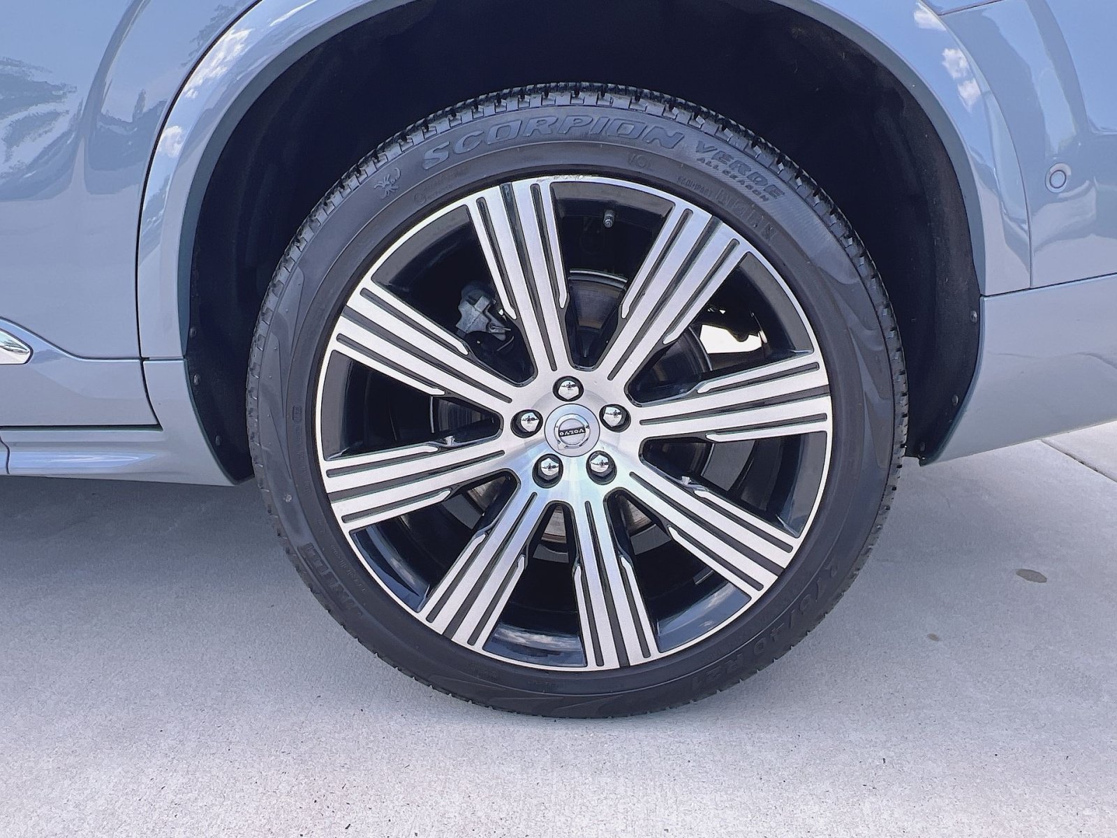 Certified 2023 Volvo XC90 B6 Ultimate w/ Protection Package Premier AWD/4WD image 12