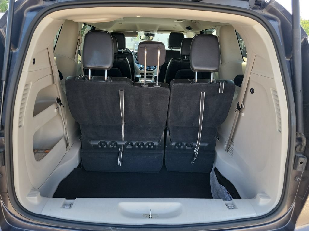 Used 2023 Chrysler Pacifica Touring-L FWD image 8