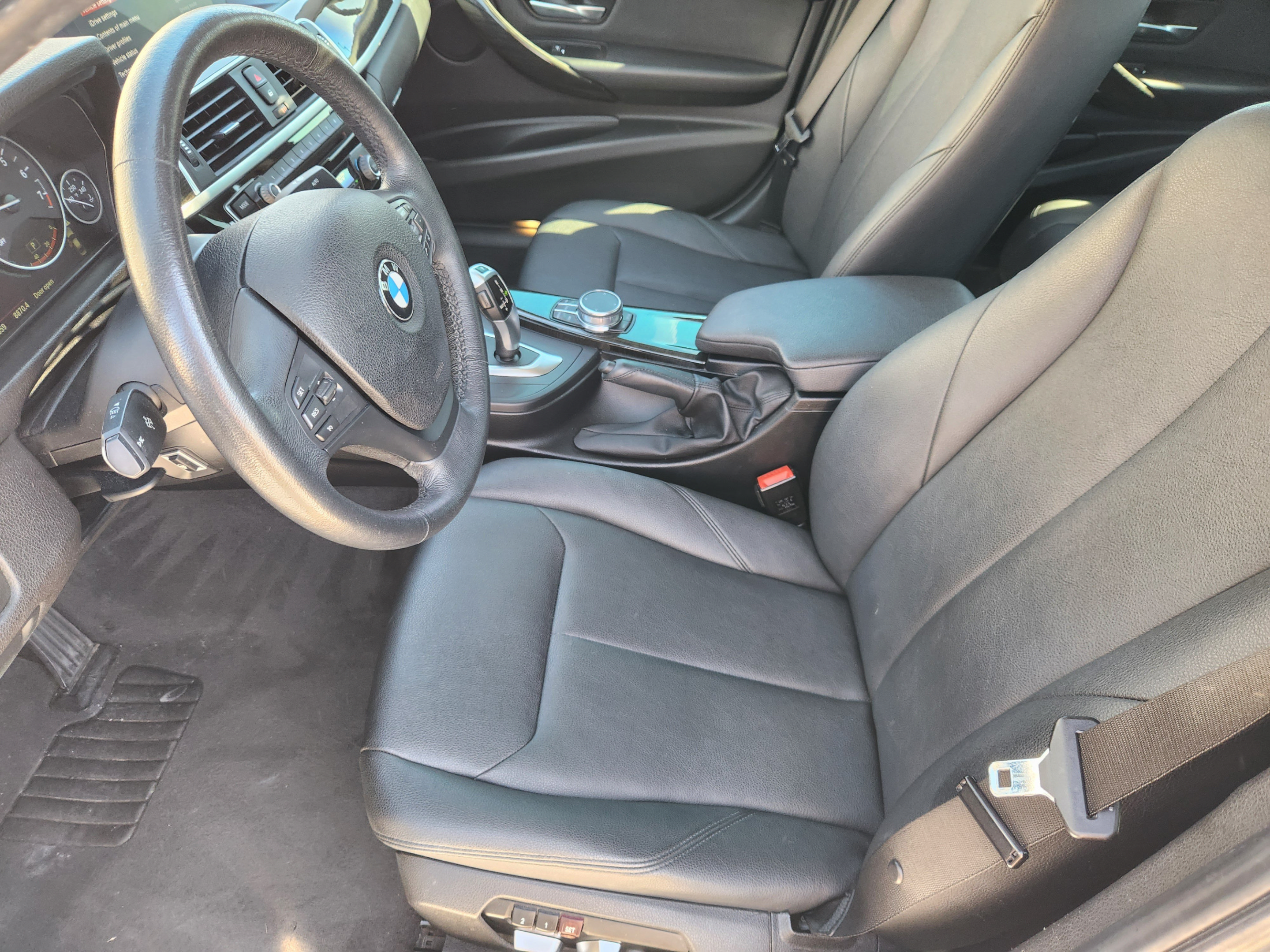 Used 2018 BMW 320i xDrive Sedan w/ Premium Package AWD/4WD image 11