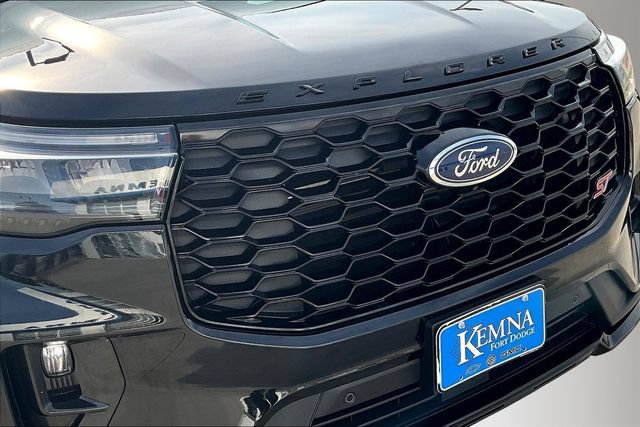 Used 2025 Ford Explorer ST AWD/4WD image 32