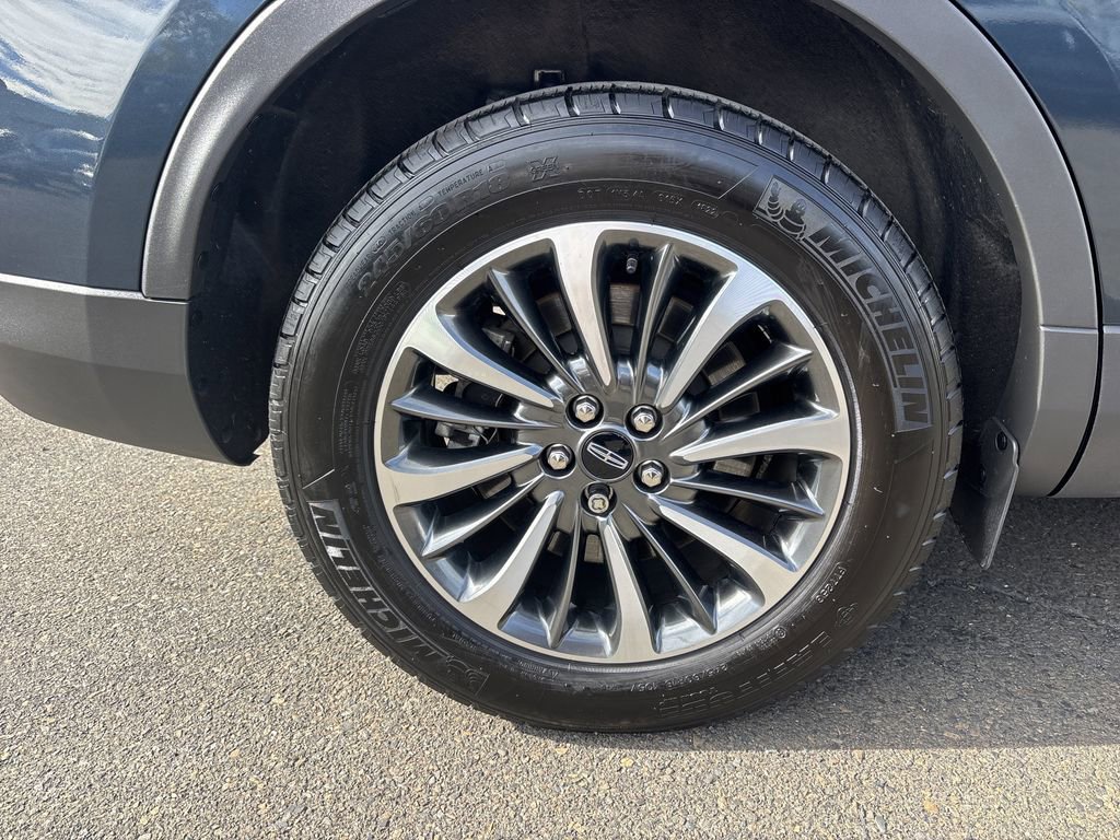 Certified 2022 Lincoln Nautilus Reserve w/ Luxury Package image 32