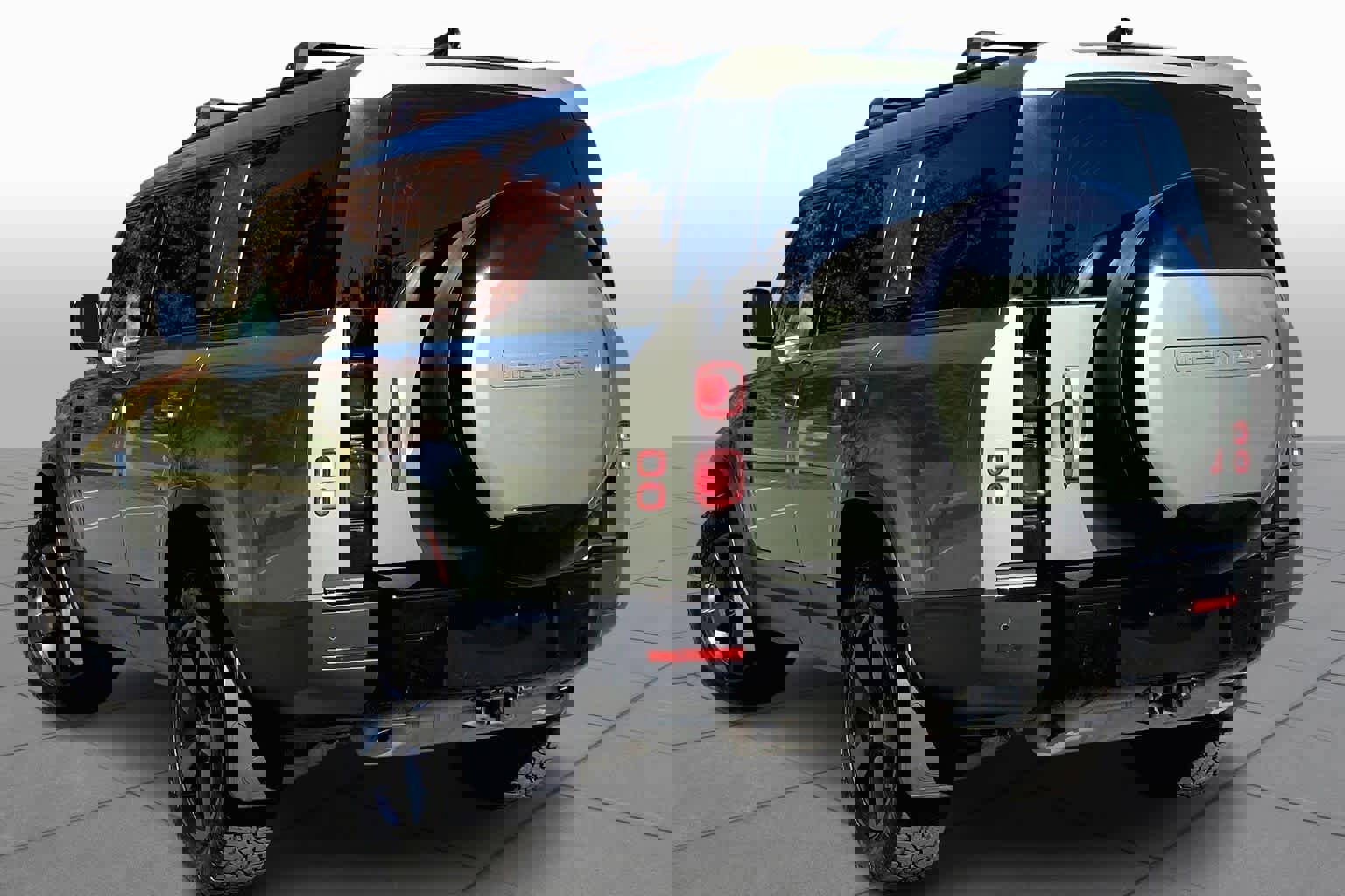 Used 2024 Land Rover Defender 130 S image 10