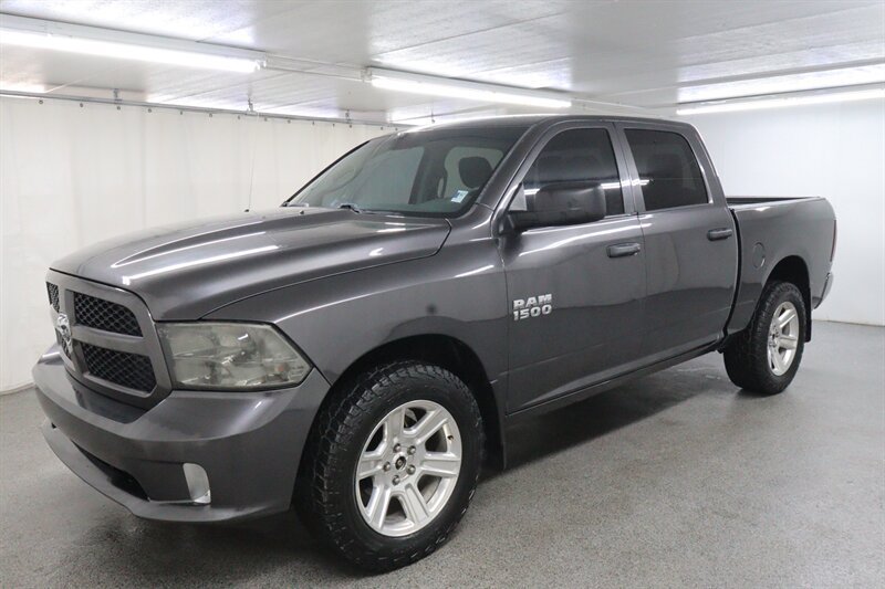 Used 2017 RAM 1500 Express AWD/4WD image 3