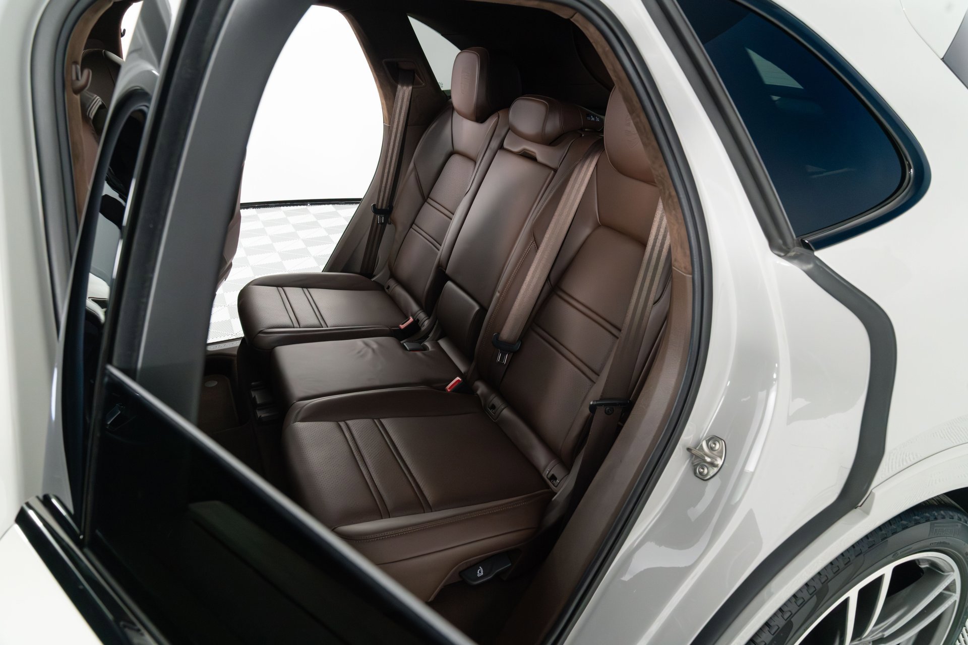 Used 2022 Porsche Cayenne Turbo AWD/4WD image 21