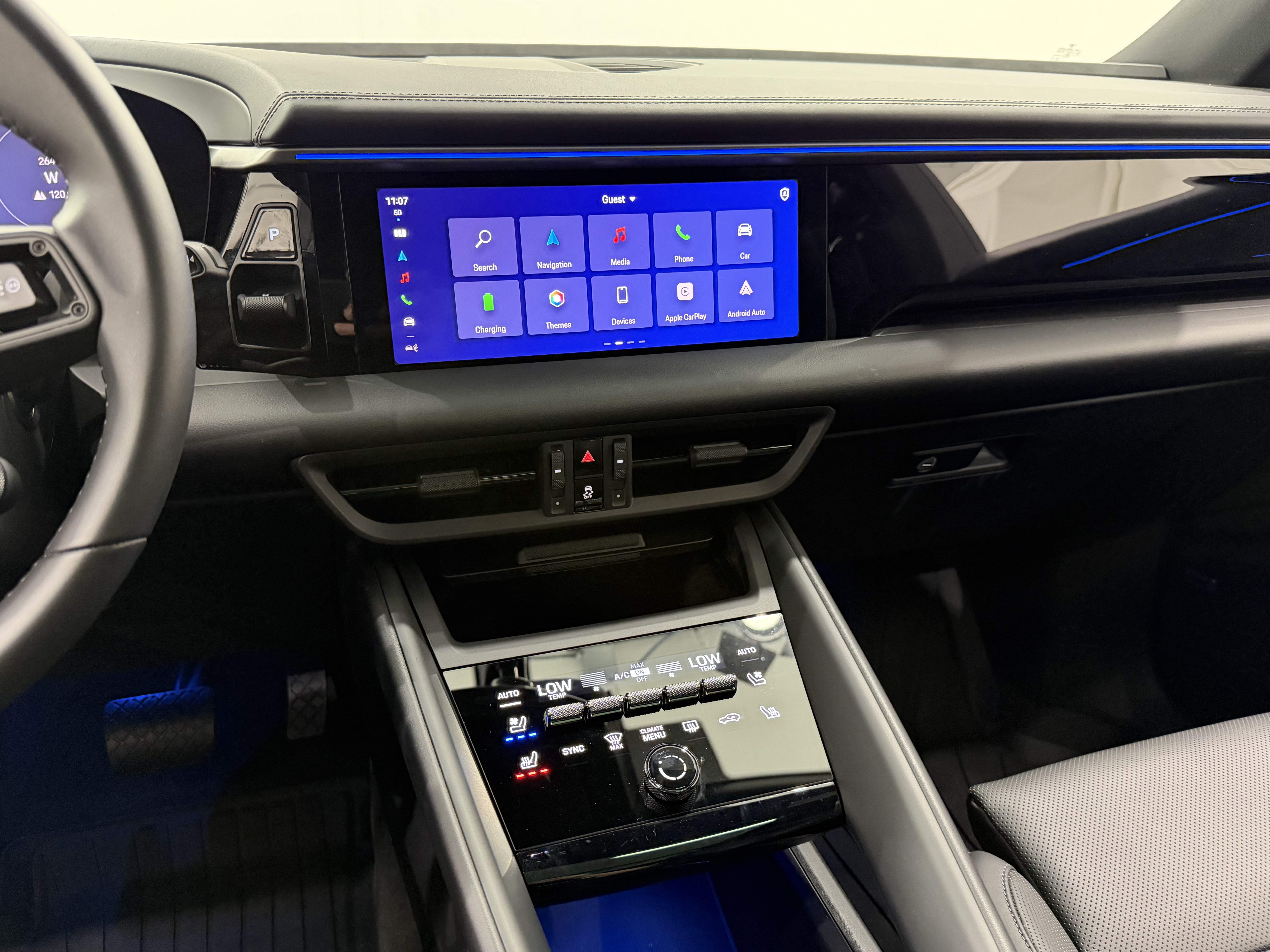 Certified 2025 Porsche Macan Electric RWD image 37