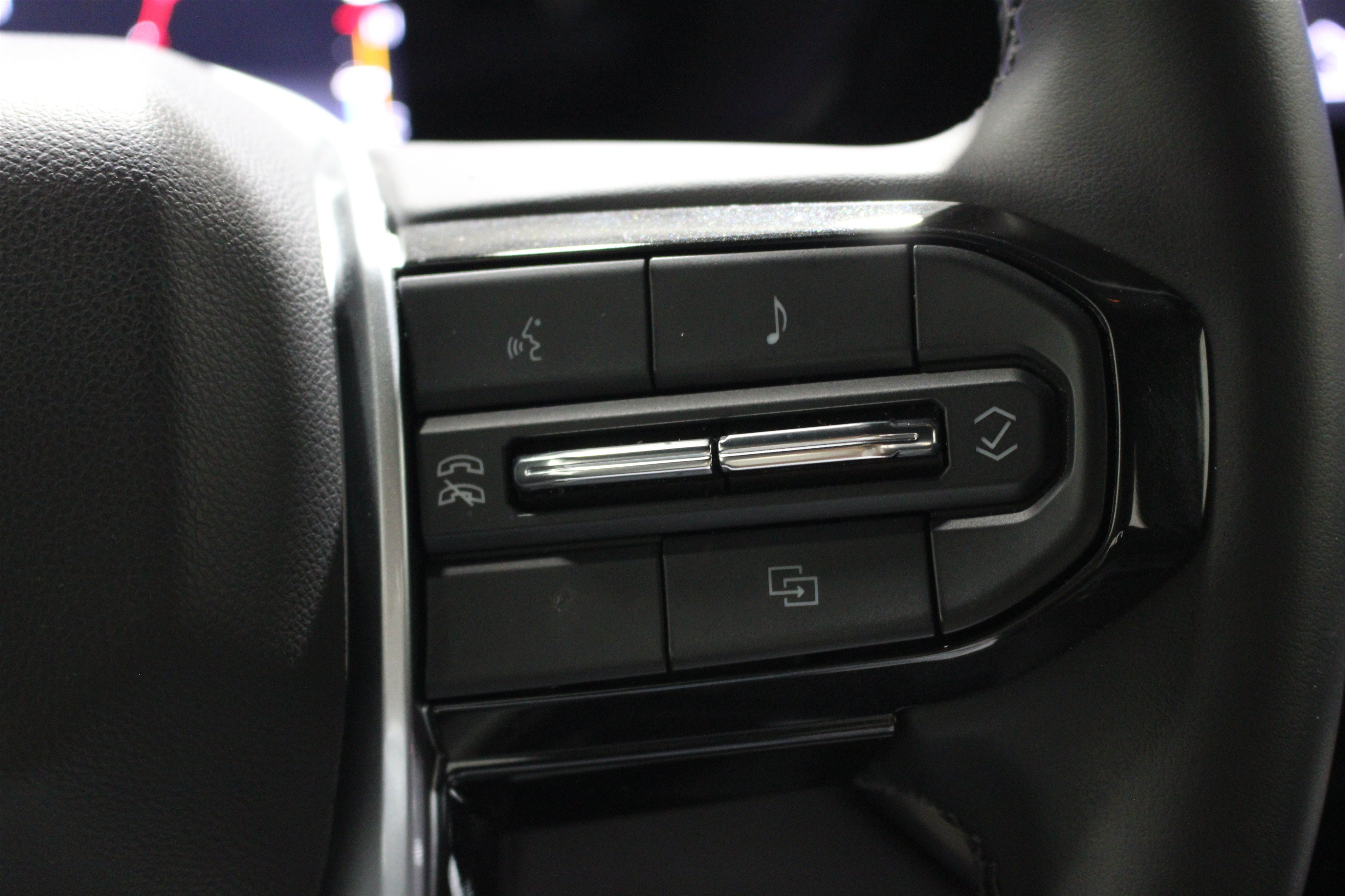 Used 2023 Chevrolet Colorado LT w/ LT Convenience Package II RWD image 12