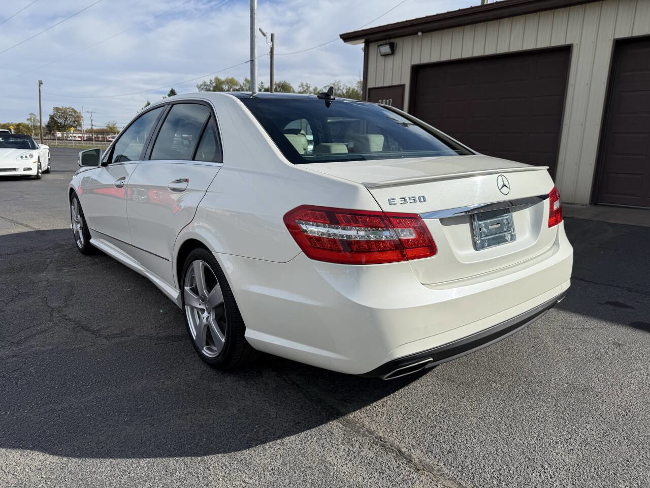 Used 2011 Mercedes-Benz E 350 Sedan image 3