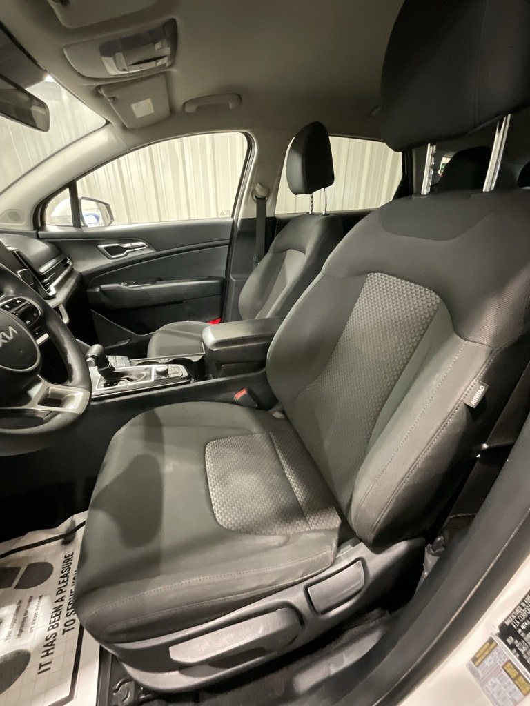 Used 2025 Kia Sportage LX image 9