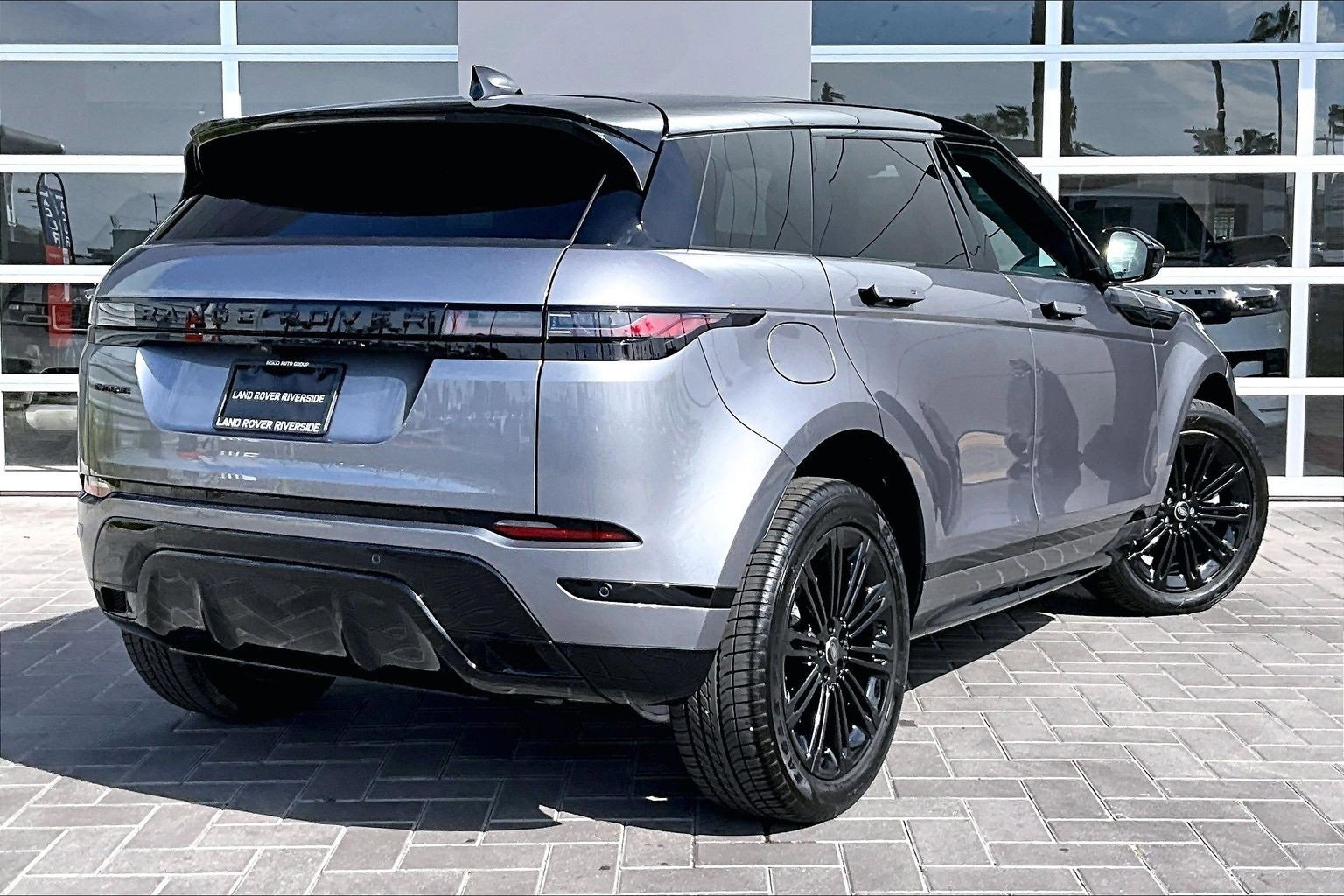 Used 2025 Land Rover Range Rover Evoque Dynamic SE image 13
