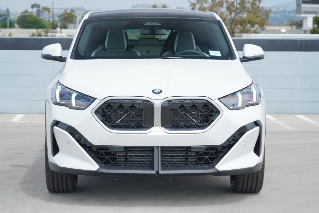 New 2027 BMW X2 xDrive28i AWD/4WD image 2