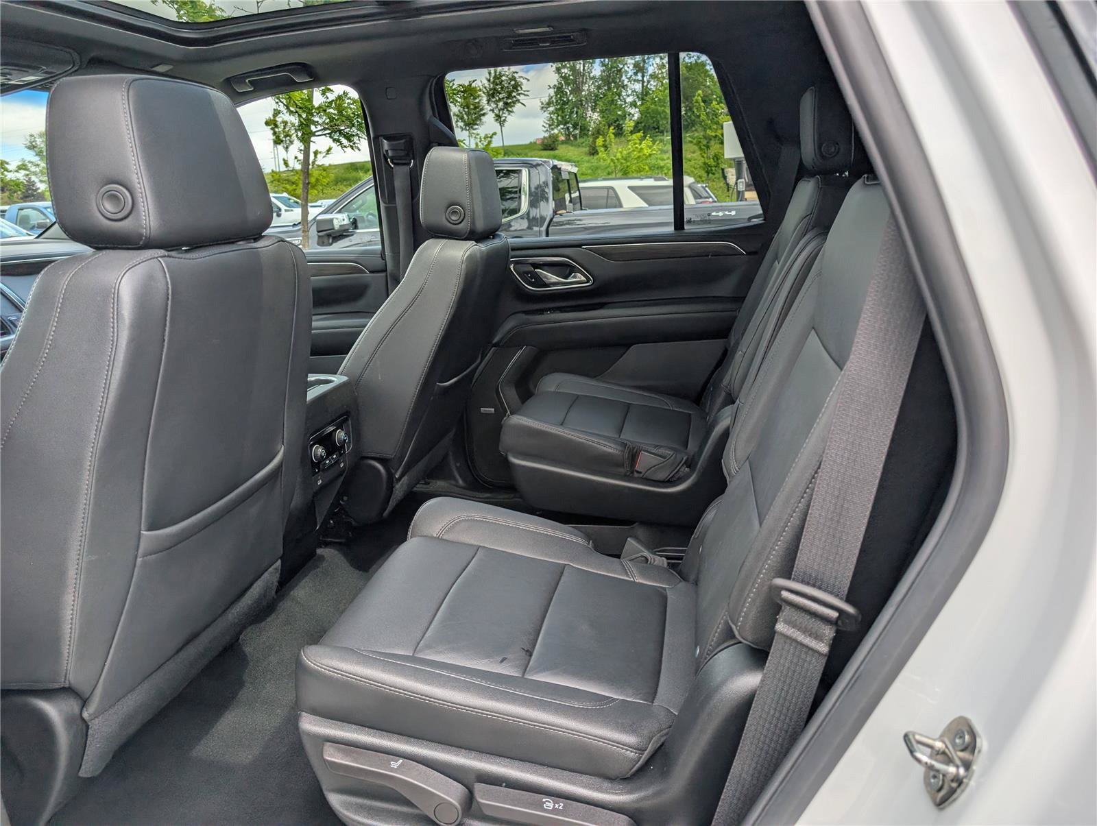 Used 2023 Chevrolet Tahoe Z71 w/ Luxury Package AWD/4WD image 17