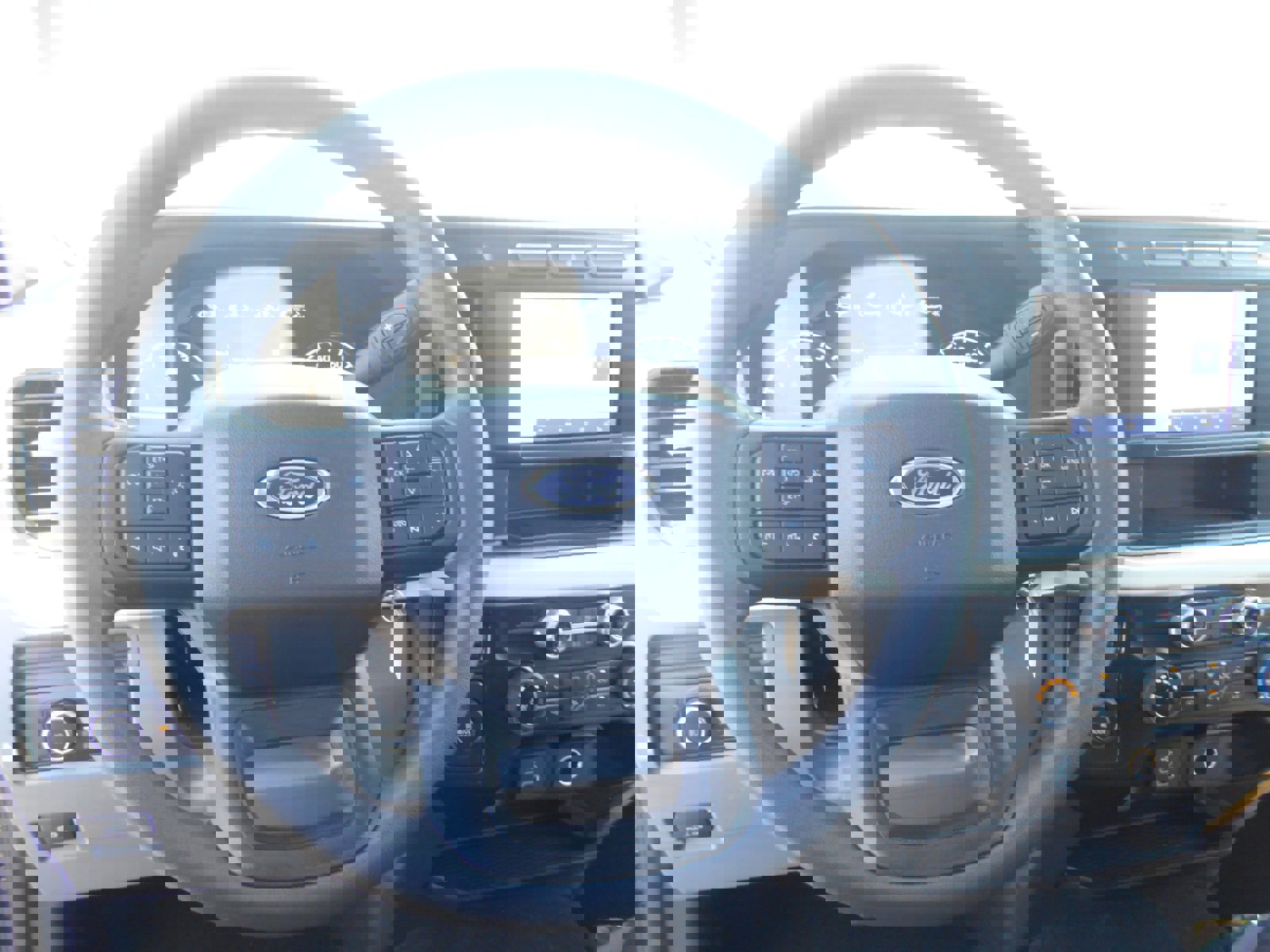 Used 2025 Ford F550 2WD Regular Cab Super Duty image 7