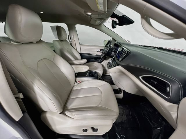 Used 2021 Chrysler Pacifica Touring-L FWD image 42