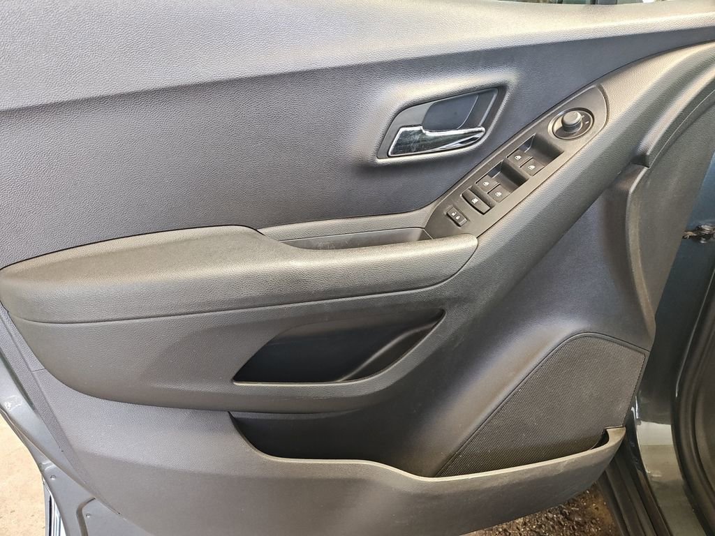 Used 2016 Chevrolet Trax LS AWD/4WD image 16
