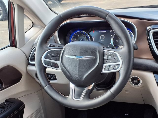 Used 2017 Chrysler Pacifica Touring-L Plus w/ Advanced Safetytec Group FWD image 8