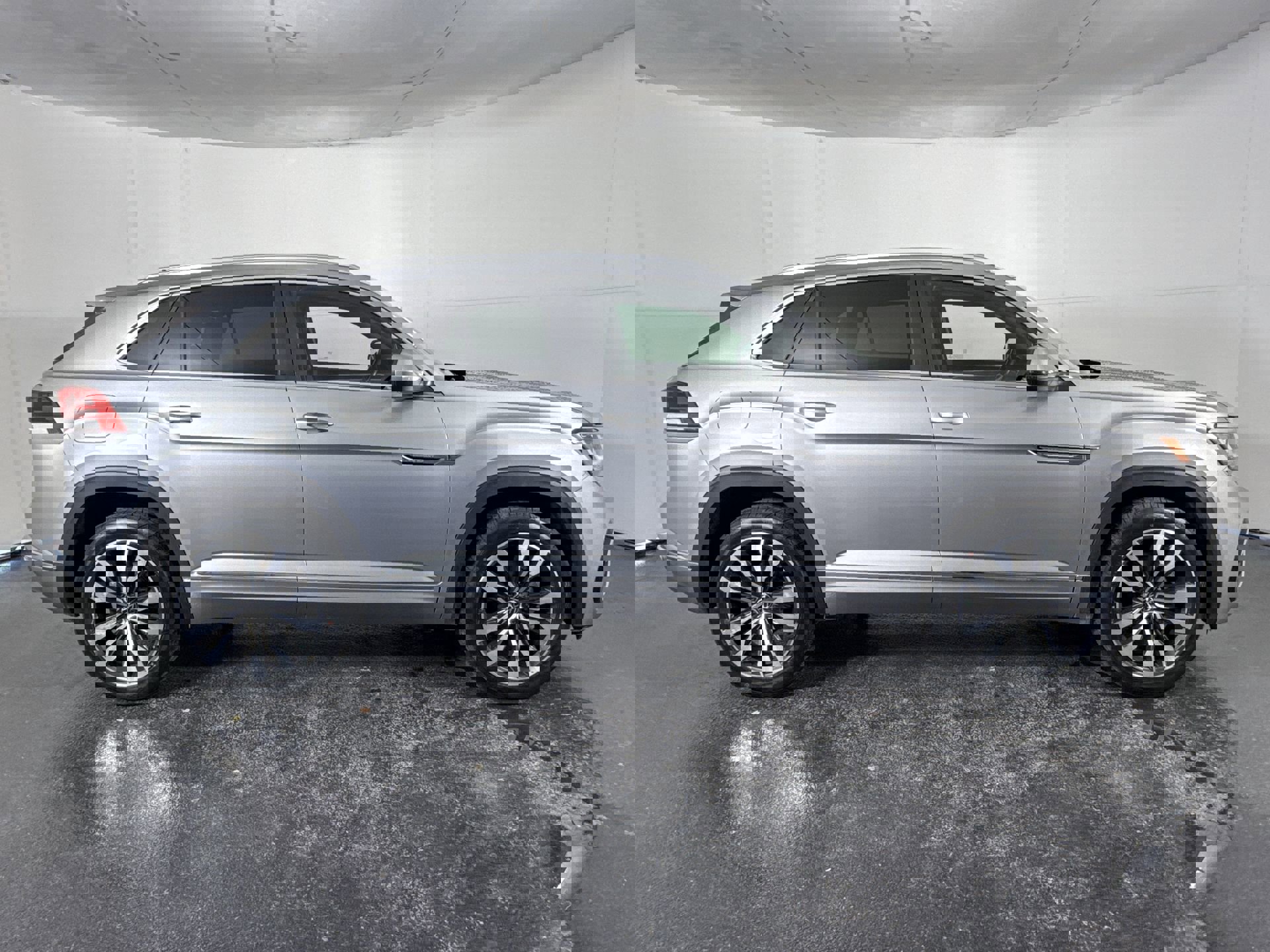 Used 2021 Volkswagen Atlas Cross Sport SEL R-Line image 10