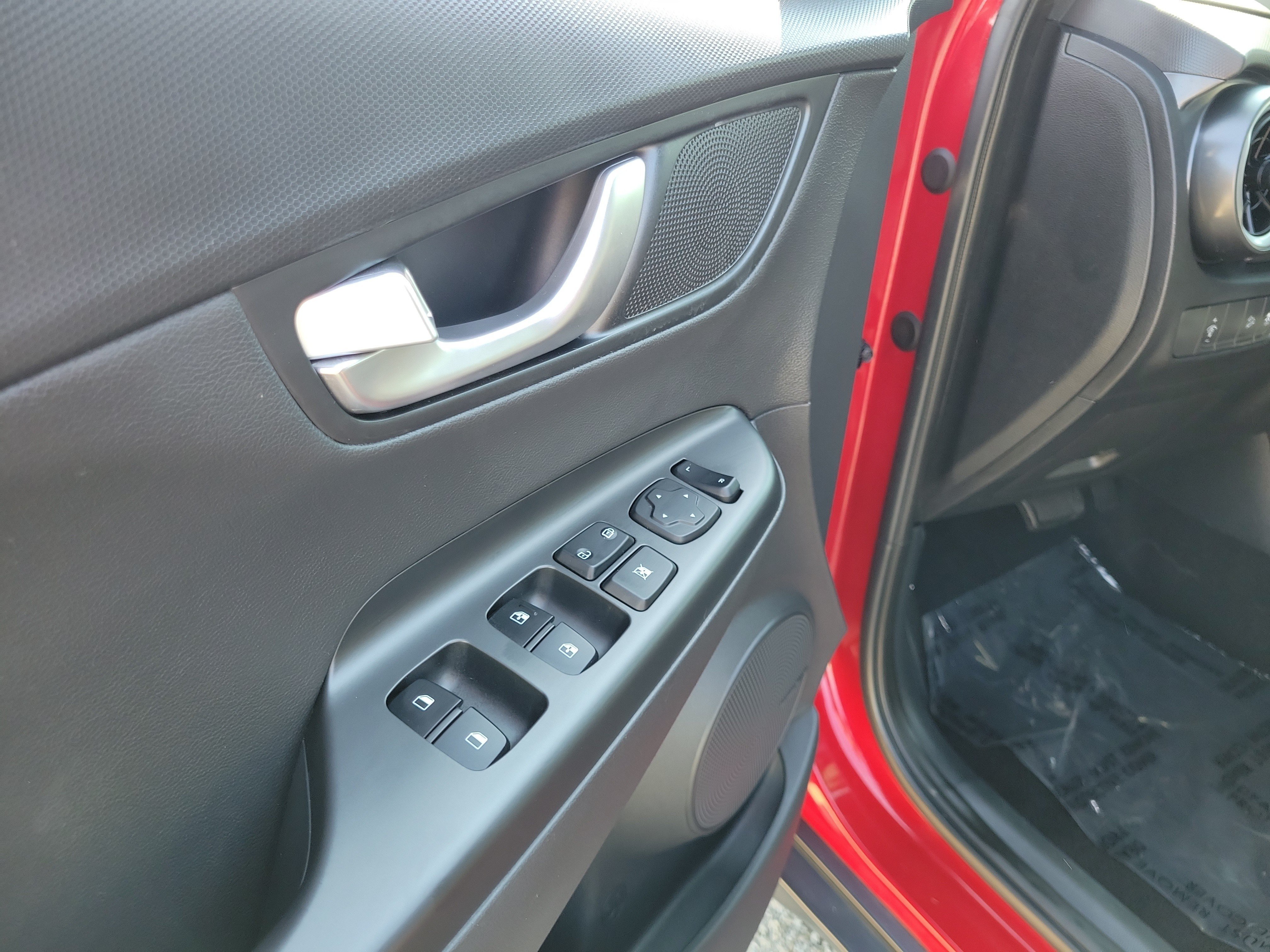 Used 2022 Hyundai Kona Limited FWD image 18