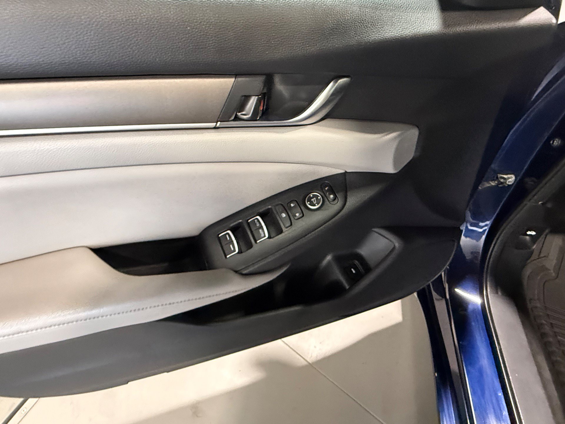 Used 2018 Honda Accord LX image 15