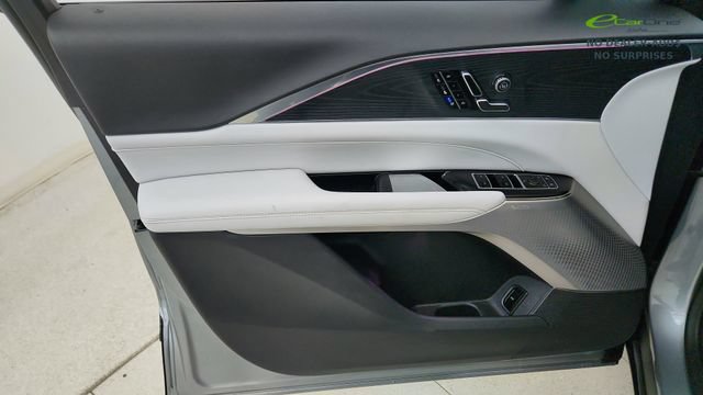 Used 2024 Cadillac Lyriq Luxury AWD/4WD image 36