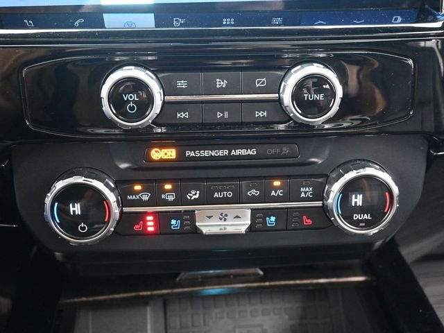 Used 2022 Ford F250 Lariat w/ Black Appearance Package image 21