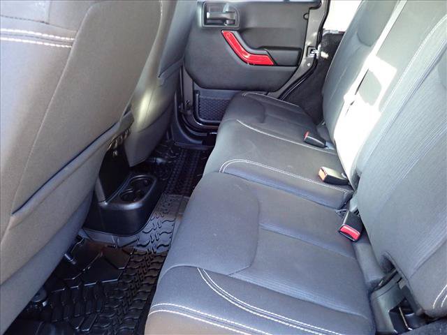 Used 2014 Jeep Wrangler Unlimited Rubicon w/ Connectivity Group AWD/4WD image 8