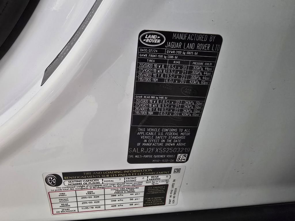 Used 2025 Land Rover Discovery S AWD/4WD image 15