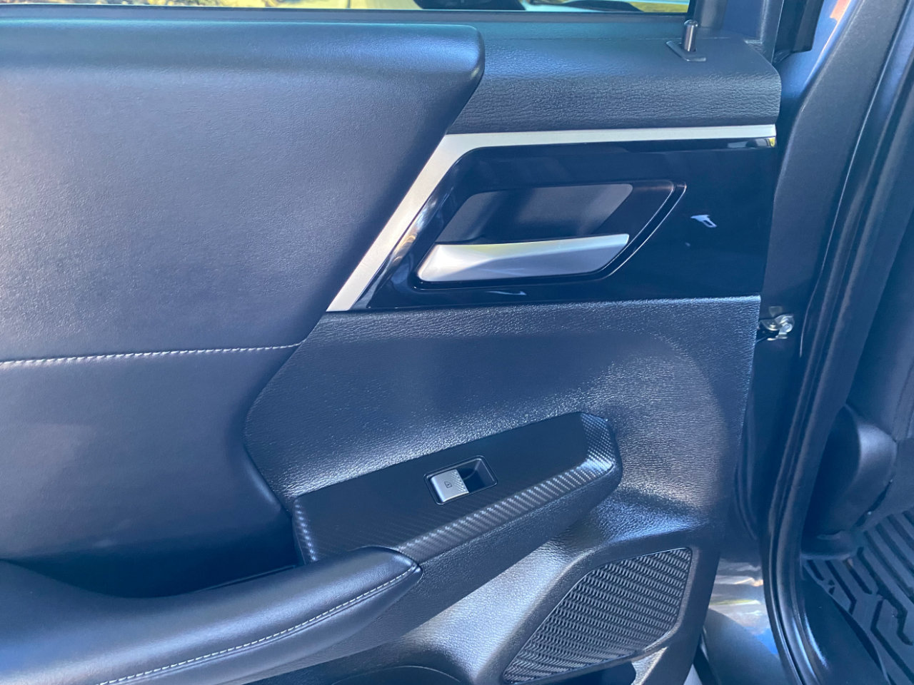 Used 2024 Mitsubishi Outlander SE Black Edition image 38