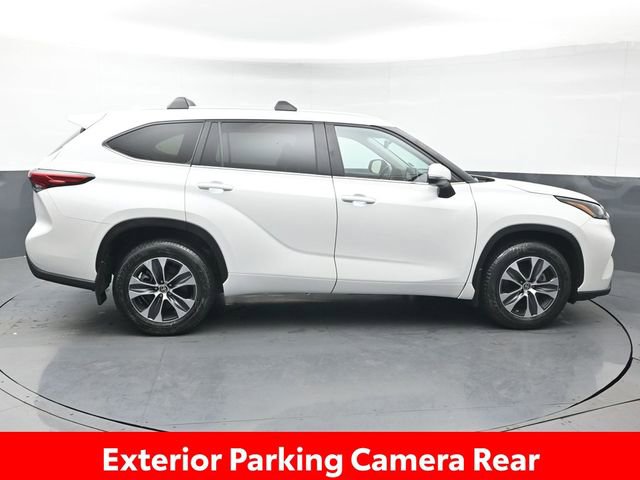 Certified 2023 Toyota Highlander XLE image 8