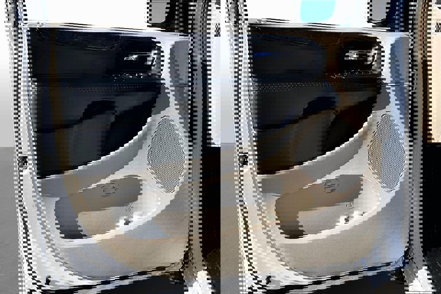 Used 2018 Dodge Grand Caravan SE w/ UConnect Hands-Free Group image 16