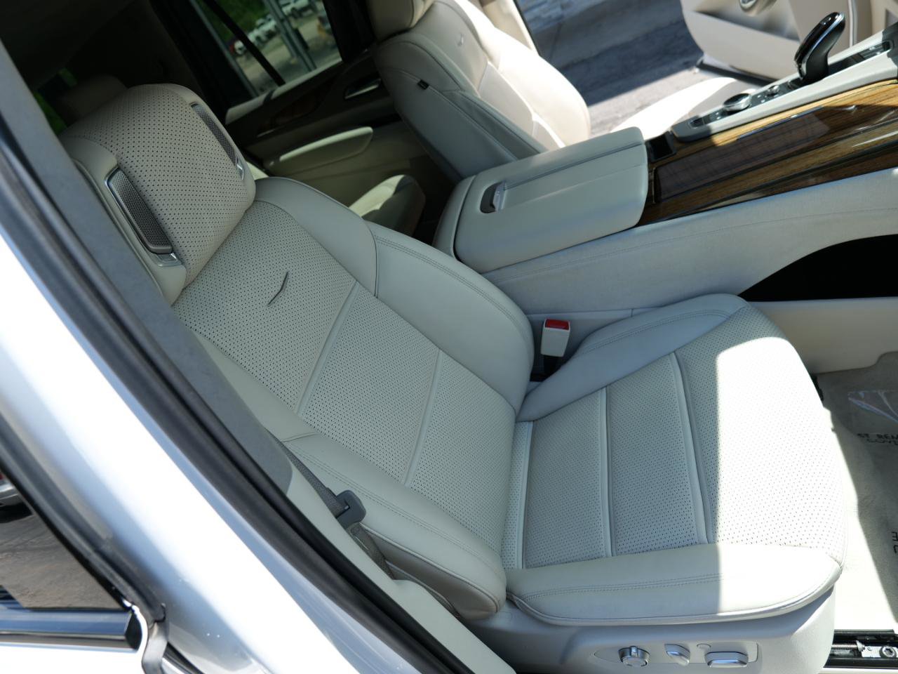 Used 2021 Cadillac Escalade Sport Platinum AWD/4WD image 38