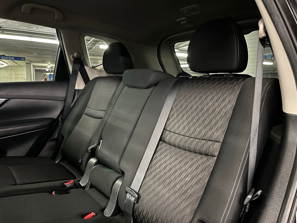 Used 2020 Nissan Rogue SV FWD image 20