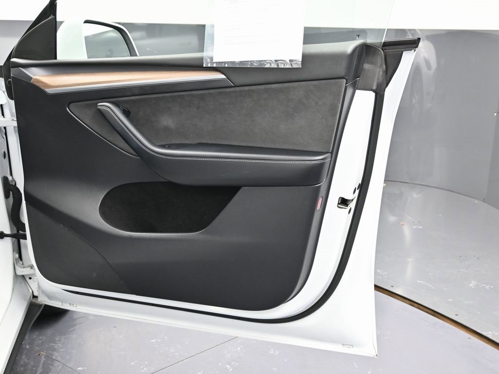 Used 2023 Tesla Model Y Long Range image 40