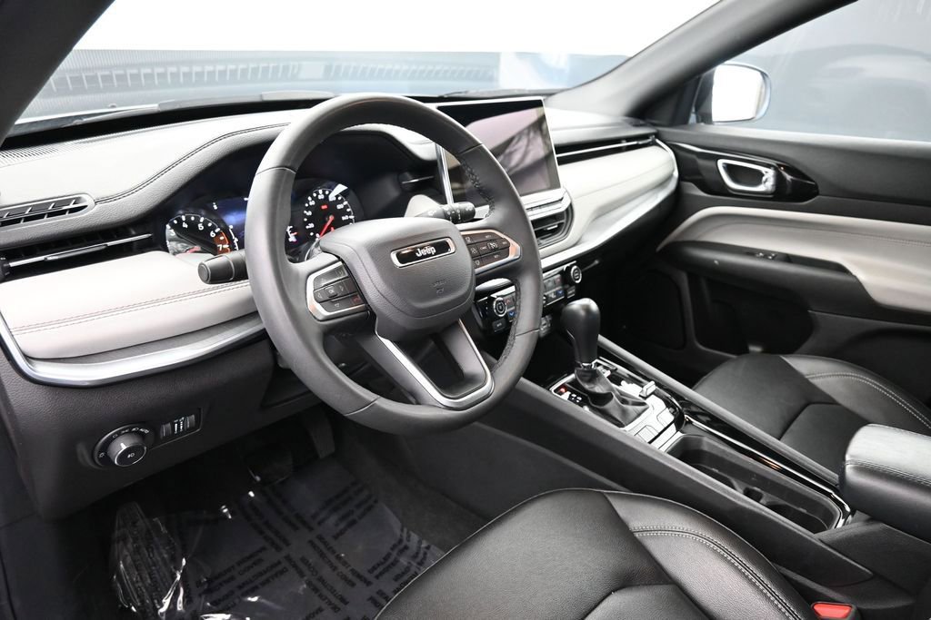 Used 2025 Jeep Compass Limited AWD/4WD image 21