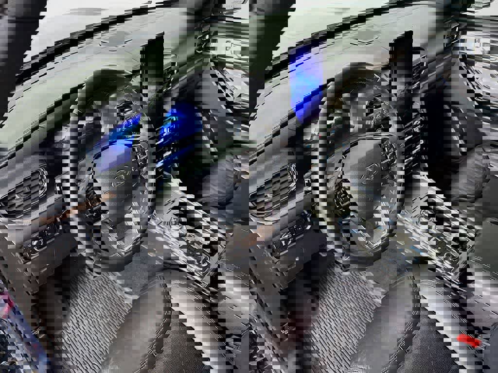 Certified 2021 Ford Explorer Platinum w/ Equipment Group 601A image 2