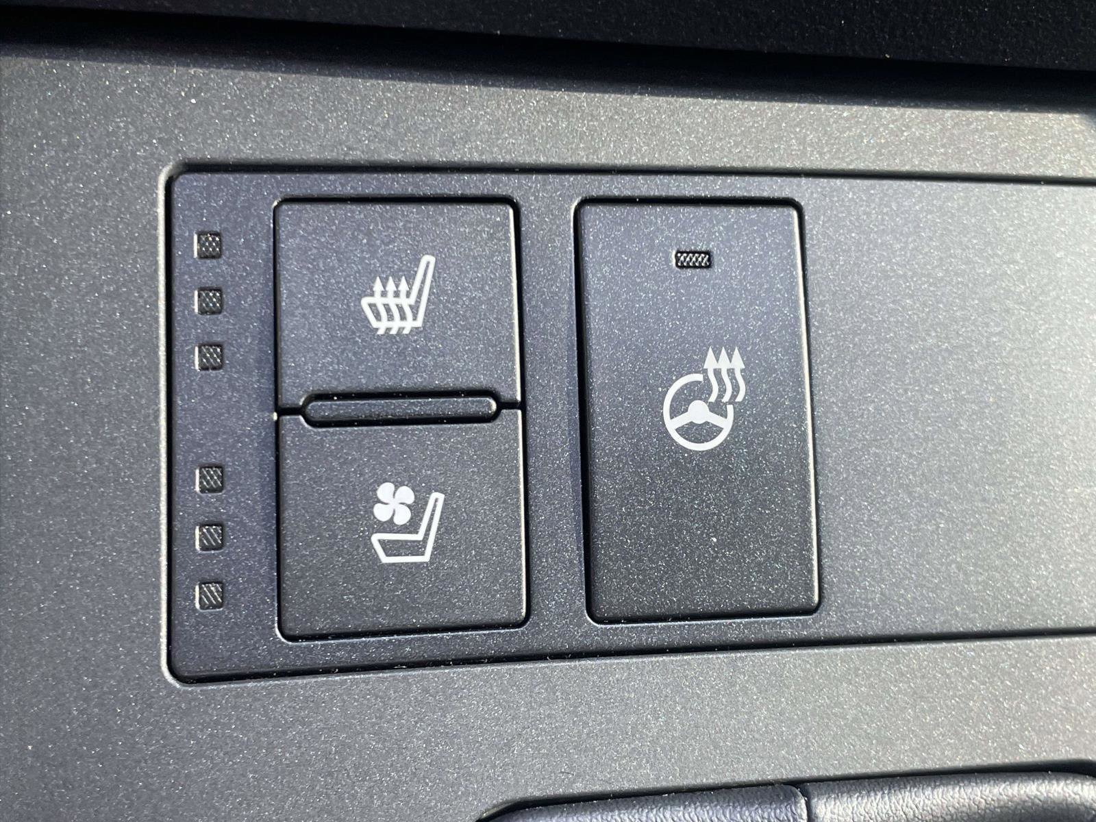 Used 2022 Lexus IS 350 F Sport w/ Navigation Package RWD image 20