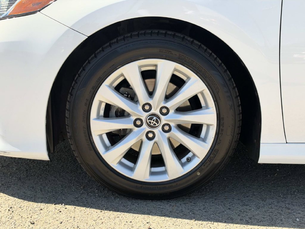 Used 2019 Toyota Camry LE FWD image 28